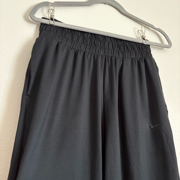 Nike AT1111-010 Women Flow Lux Dri-FIT Training Pants Loose Fit Black Size M - Picture 5 of 12